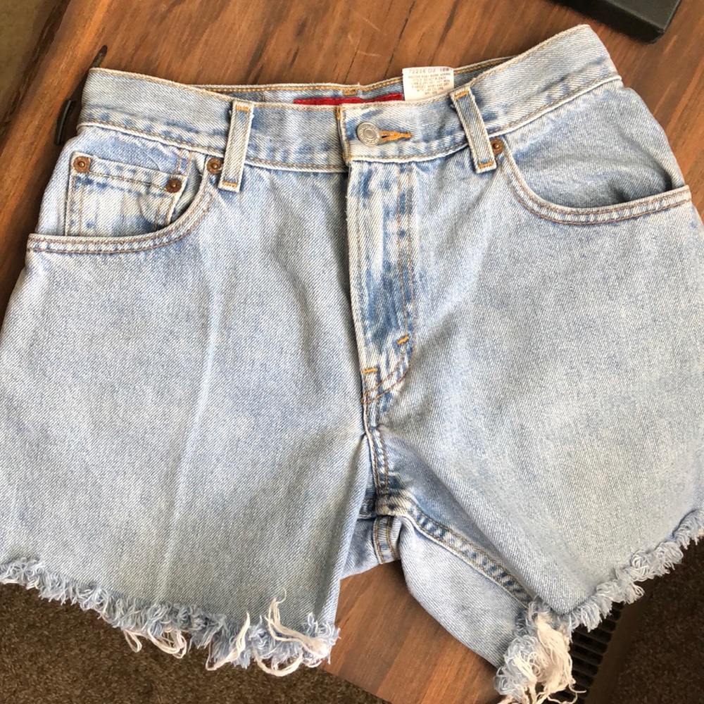 Levi cut off shorts in light wash